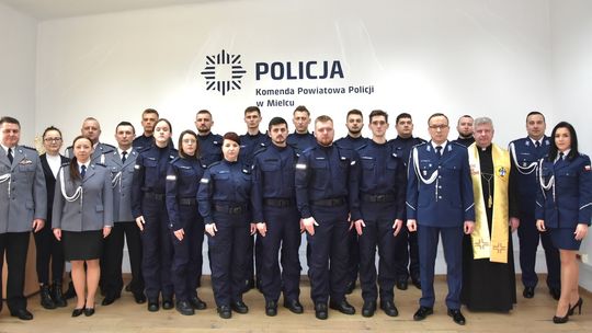 13 nowo przyjętych policjantów zasili szeregi mieleckiej Policji