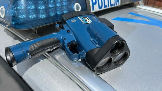 137 km/h przez Padew Narodową. Kierowcy volvo policjanci zatrzymali prawo jazdy