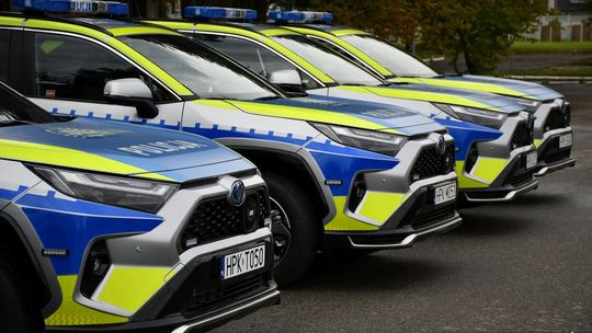 16 nowych radiowozów Toyota RAV4 na drogach Podkarpacia