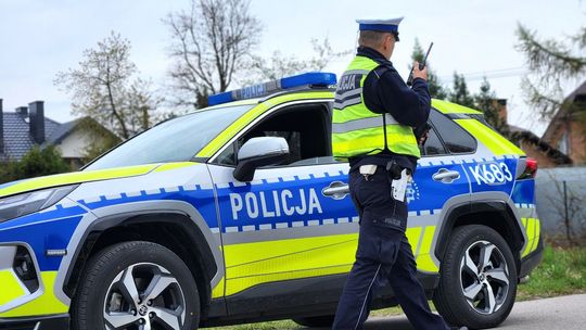 19-latek celowo wprowadził samochód w poślizg