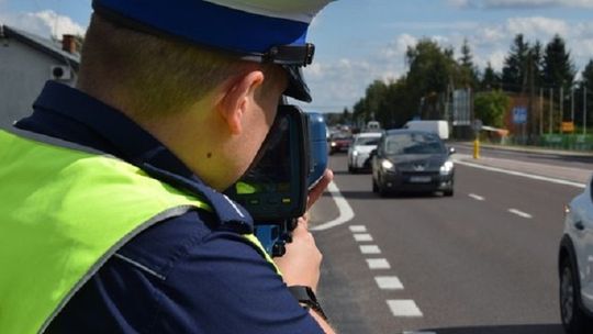 4 tys. złotych mandatu za zbyt szybką jazdę bmw, w warunkach recydywy