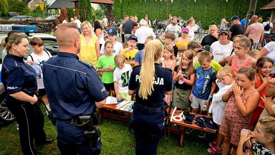 Bezpieczeństwo rowerzystów podczas rodzinnego rajdu rowerowego w Radomyślu Wielkim