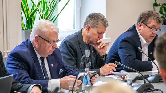 Sesja Rady Powiatu. O czym rozmawiano przed sesją? Sesja Rady Powiatu. O czym rozmawiano przed sesją?