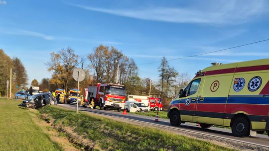 Cztery osoby poszkodowane w wypadku na trasie z Mielca do Lisiej Góry. Droga w Dulczy Wielkiej zablokowana! Cztery osoby poszkodowane w wypadku na trasie z Mielca do Lisiej Góry. Droga w Dulczy Wielkiej zablokowana!