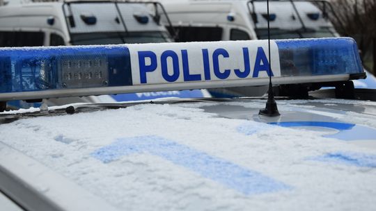 Driftował na śliskiej nawierzchni drogi mając zakaz prowadzenia pojazdów