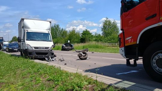 Droga wojewódzka zablokowana po wypadku dwóch pojazdów w Mielcu