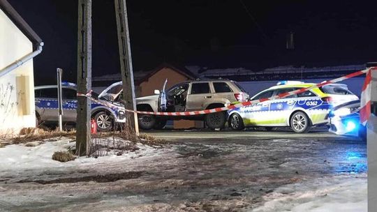 Dwa radiowozy rozbite w Małopolsce. Policyjny pościg za uciekającym samochodem