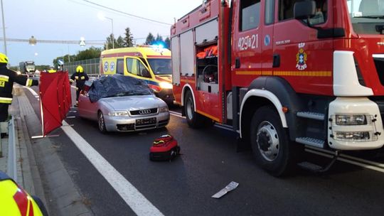 Dwa tragiczne wypadki w powiecie dębickim. Nie żyje pieszy oraz kierowca, który wjechał do rowu