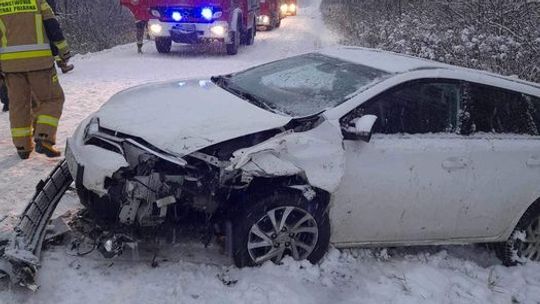 Dwie osoby poszkodowane po wypadku między Wadowicami Górnymi a Izbiskami