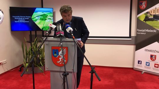 Konferencja prasowa w Starostwie Mieleckim nt. scalenia gruntów po emisji materiału w programie "Sprawa dla reportera"