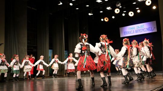 Finał zajęć edukacji artystycznej w sali widowiskowej SCK w Mielcu