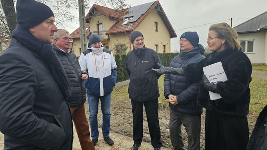 Kolejny odcinek chodnika w gminie Borowa już służy mieszkańcom