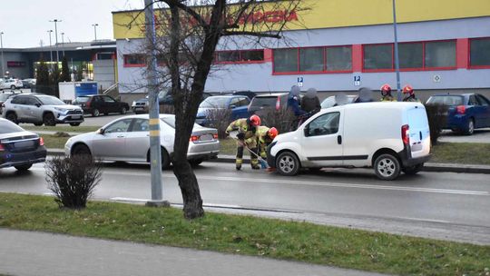 Kolizja samochodów osobowych w Mielcu, interweniowały służby