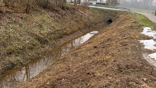 Konserwacja rowów w Złotnikach zakończona