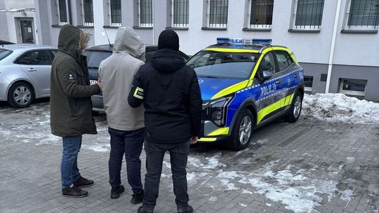 Kryminalni z Tarnobrzega odzyskali blisko 130 tysięcy zł, wyłudzone metodą „na policjanta”