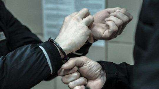 Miał prawo jazdy zaledwie kilka dni. 17-latek jechał na jednym kole