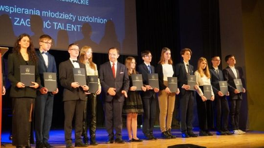 Mielec. Gala “Nie zagubić talentu” – stypendia dla młodzieży z Podkarpacia 2022