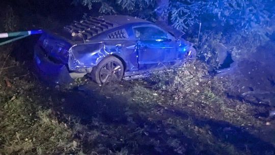 Mustang w rowie. Zdarzenie drogowe w Piątkowcu