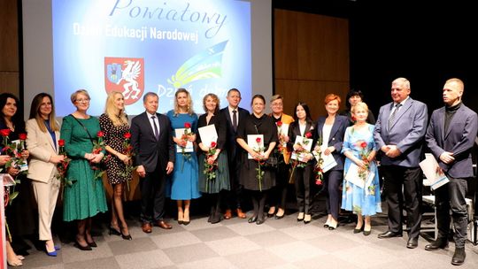 Nauczyciele powiatu mieleckiego otrzymali Nagrodę Starosty Powiatu Mieleckiego.