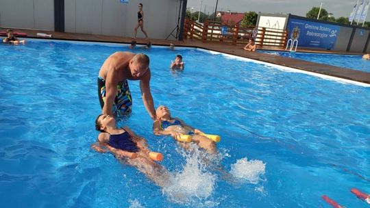 Nauka pływania na basenach rekreacyjnych w Radomyślu Wielkim