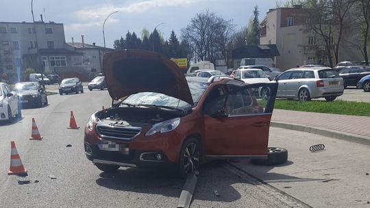 Niebezpieczne zdarzenie drogowe z udziałem autobusu. Kierowca MKS bez uprawnień!