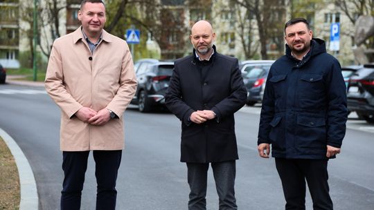 Nowa nawierzchnia i dodatkowe miejsca parkingowe w Mielcu Nowa nawierzchnia i dodatkowe miejsca parkingowe w Mielcu