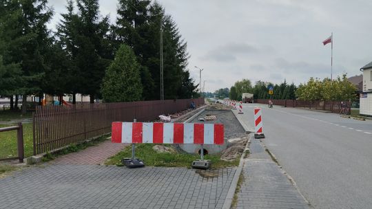 Nowe miejsca parkingowe przy szkole w Partyni