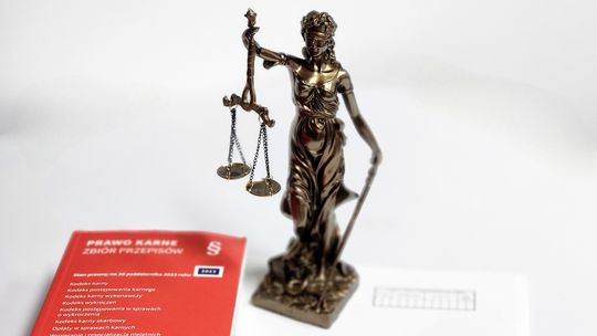 Odpowiedzą za rozbój i znęcanie się. Grozi im 12 lat
