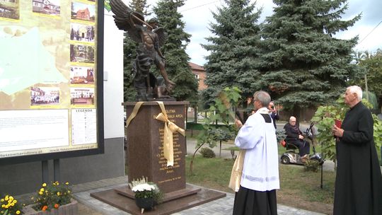 Odsłonili i poświęcili pomnik Św. Michała Archanioła w Tuszowie Narodowym