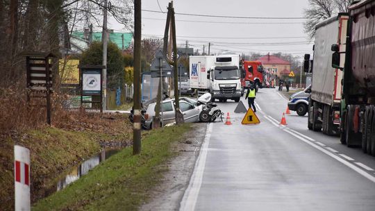 Piątkowiec. Wypadek na DW 984 z Mielca do Tarnowa, są ranni!