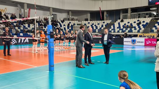 Podziękowania i Srebrna Odznaka dla prezesa. Kto był na meczu?