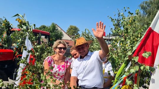Podziękowania za plony. Parada traktorów w Łączkach Brzeskich