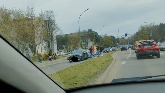 Policja wyjaśnia okoliczności zderzenia pojazdów obok ZST