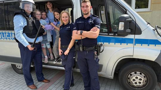 Policjanci na "Niebieskich Igrzyskach" – wspierali Światowy Dzień Wiedzy o Autyzmie