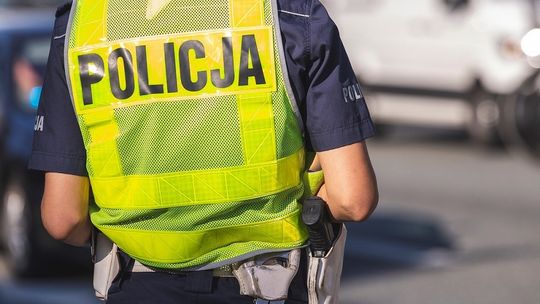 Policjanci pomogli 89-latce, która nad ranem wypadła z okna