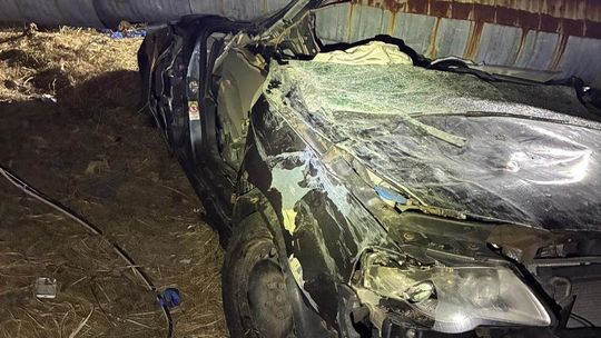 Policjanci wyjaśniają okoliczności wczorajszego wypadku z udziałem nastolatków. Poszkodowani w szpitalu