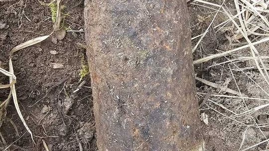 Policjanci zabezpieczyli miejsce znalezienia niewybuchu w Trzcianie Policjanci zabezpieczyli miejsce znalezienia niewybuchu w Trzcianie