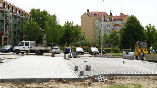 POWSTAJĄ NOWE PARKINGI PRZY ULICY WARNEŃCZYKA