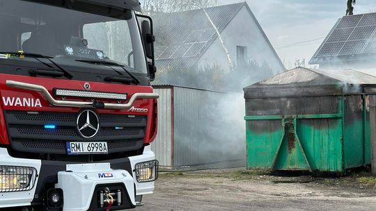 Pożar kontenera na odpady komunalne w miejscowości Chorzelów