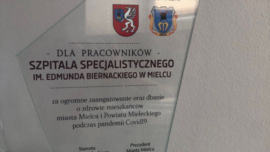 Pracownicy Szpitala Specjalistycznego im. Edmunda Biernackiego w Mielcu zostali wyróżnieni za działania w dobie pandemii