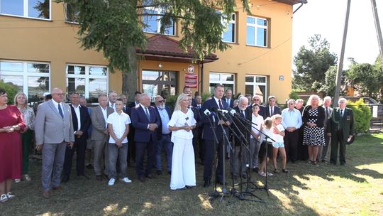 Przemysław Czarnek w podtarnowskich Filipowicach zapowiada z waloryzację wyprawki 300+