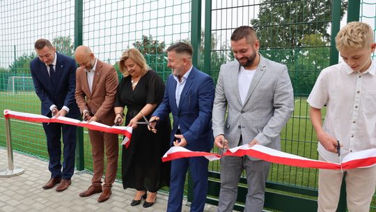 Przy Szkole Podstawowej nr 13 oficjalnie otwarto nowe boisko