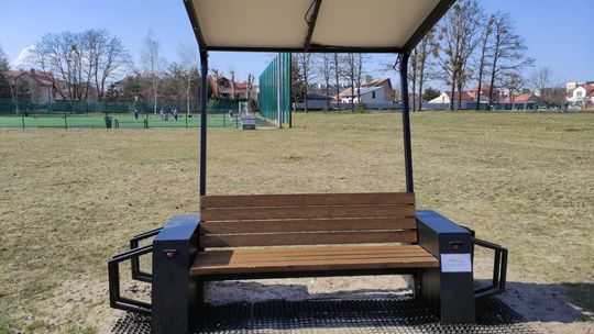 Przy ulicy Dąbrówki w Mielcu powstała smart ławka. Ciekawa inwestycja Przy ulicy Dąbrówki w Mielcu powstała smart ławka. Ciekawa inwestycja