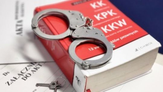 Radomyśl Wielki. Pijana kobieta uciekała uszkodzonym Oplem