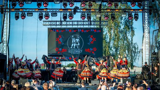 „Rzeszowiacy” na Dożynkach Prezydenckich w Tryńczy