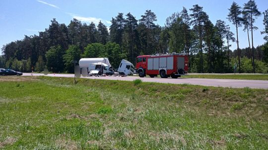 Samochód dostawczy i cysterna zderzyły się na obwodnicy Mielca. Są poszkodowani Samochód dostawczy i cysterna zderzyły się na obwodnicy Mielca. Są poszkodowani