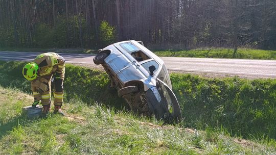 Samochód w rowie. Mogą wystąpić utrudnienia