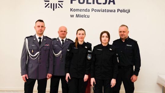 Ślubowanie dwóch nowych policjantek, które zasilą szeregi mieleckiej policji