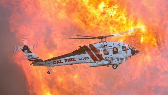 Śmigłowce FIREHAWK® wzmocnią europejskie działania przeciwpożarowe Śmigłowce FIREHAWK® wzmocnią europejskie działania przeciwpożarowe