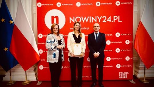 SMS Stal Mielec ze statuetką „Szkoły Roku” w powiecie mieleckim